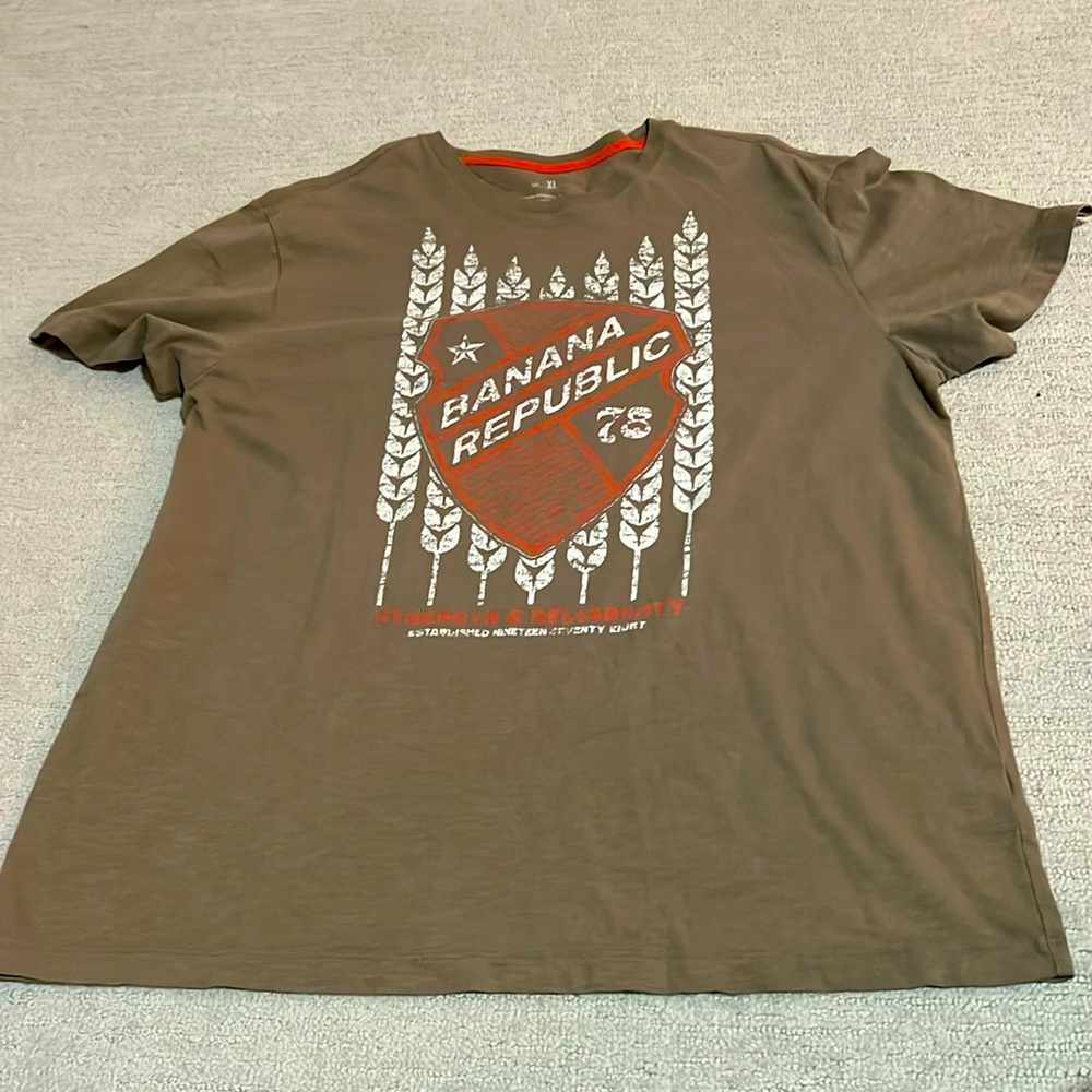 NEW Banana republic t- shirt